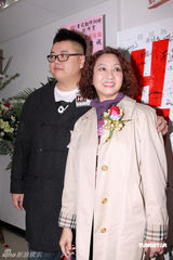 幻灯图：郑少秋不知欣宜与男友分手 米雪捧场活动