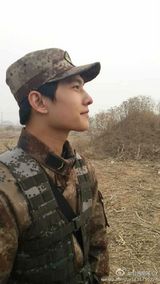 组图：杨洋荧屏形象帅气 根红苗正练舞蹈出身