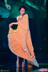 组图：莫文蔚巡演登陆常州 粉丝送惊喜庆生