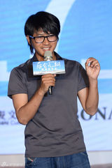 组图：韩寒新片724映 郭敬明附体谢小时代粉丝