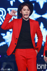 组图：众星献唱《冠军秀》 Infinite抱得奖杯归