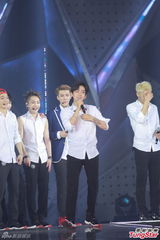 组图：EXO开唱秀广东话 喊“我爱你”示爱歌迷