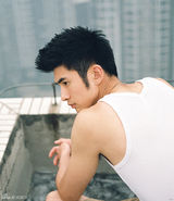 组图：《流星雨3》张云龙夏日写真帅气有型