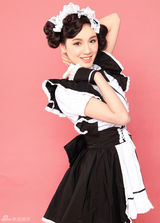 组图：程砚秋清新写真 化身甜美小厨娘