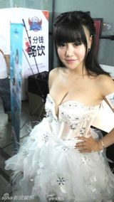 组图：大胸妹纸来啦！CJ胸猛开幕遭戏称硅胶展