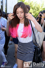 组图：4minute泫雅参加彩排 戴墨镜尽显女王风范