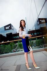 组图：鲍天琦最新写真曝光 明媚气质展现淑女范