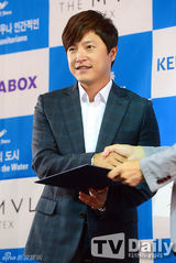 组图：韩星高娜恩任宣传大使 长裙显优雅