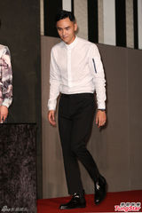 组图：阮经天床戏“来真的”？ 陈意涵险被掐死