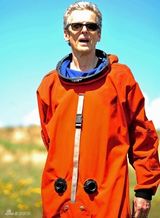 组图：《神秘博士》热拍 第12任博士宇航服现身