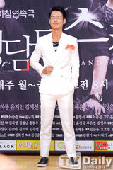 组图：《清潭洞》崔贞允姜成民再续前缘