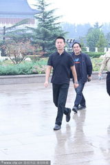 组图：徐庆东追悼会吴若甫李宗翰哀悼 王茜痛哭