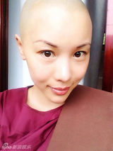 组图：昔日亚姐王誉霖为传播正能量剃头禅修