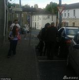 组图：卡戴珊韦斯特新婚后首现身 二人闷闷不乐