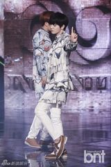 组图：Infinite智妍等众歌星献唱《冠军秀》