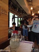 组图：古川雄辉北京拍戏 女主张辛苑贴心送麻将