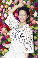 组图：王力可时尚大片曝光 化身花仙子尽显炫丽