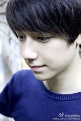 组图：清华校草李润东走红 女妆照生活照颜值爆表