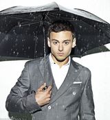 组图：汤姆-戴利湿身半裸 秀六块腹肌人鱼线