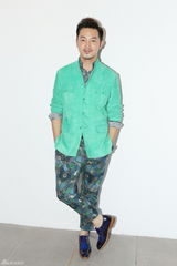 组图：《黄金时代》剧组合影 汤唯笑容灿烂