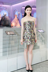 组图:景甜王珞丹窦骁等明星出席时尚活动