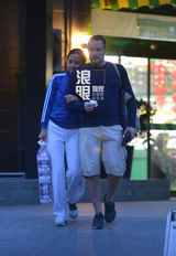 独家：马雅舒素颜携洋老公逛超市一路撒娇(图)