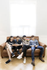 组图：对话韩男团帝国之子 赞范冰冰国色天香