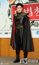 组图：韩男团BOYFRIEND赵光旻出演儿童剧