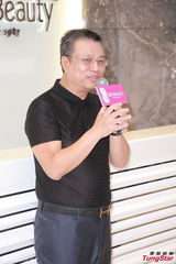 组图：徐子珊低胸装现身 称怕到内地拍剧