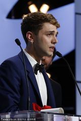 组图：多兰不哭！25岁天才帅哥导演闪耀戛纳