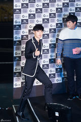 独家高清：EXO出道两年首开唱 11成员一夜长大