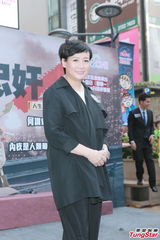 组图：郭晋安为宣传坐轮椅 田蕊妮假发像徐子珊