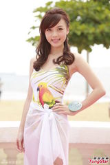 组图：港姐16强佳丽首度泳装亮相见媒体