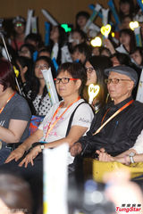 组图：钟汉良被催婚不着急 获父母现身捧场