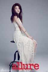 组图：韩国00后童星金赛纶优雅成熟写真