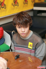 组图：张敬轩个唱不骚肌肉 拍片望助抑郁症患者