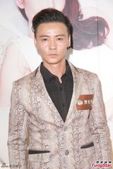 组图：蔡少芬夫妻百万代言 寓所现蜂巢惊魂未定