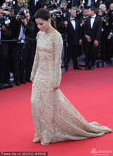 组图：《绝望主妇》伊娃鱼尾裙现身华贵性感