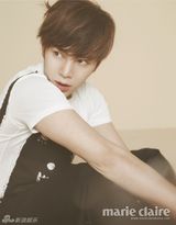 组图：张根硕时尚杂志大片 变身春季清新暖男