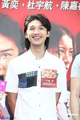 组图：黄奕香港宣传新片 杜宇航陈嘉桓表演武术