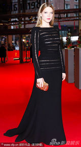 组图：影展主席现身《姐姐》首映 蕾雅长裙美艳