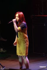 组图：徐佳莹香港音乐会举行 欣赏郑伊健