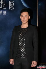 组图：钟嘉欣不慎走光露白底 林峰受佳丽欢迎