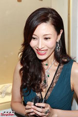 组图：李嘉欣性感亮相优雅妩媚