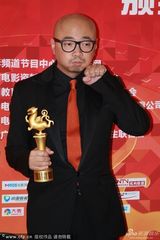 组图：徐铮获最受欢迎导演奖 摆手势搞笑卖萌