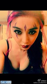 组图：范冰冰晒《X战警》百变花絮照 胸器亮眼