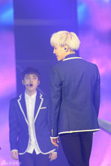 独家：EXO香港演唱会直击 成员嗨唱粉丝尖叫