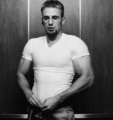 策划：大胸日？美队MAX同天庆生 人间胸器齐聚