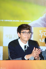 独家：宋慧乔素净 姜东元戴眼镜似哈利波特