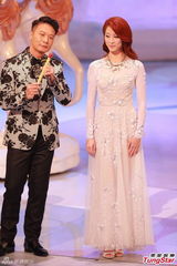 组图：2014港姐决赛 众佳丽白色透视装惊艳亮相